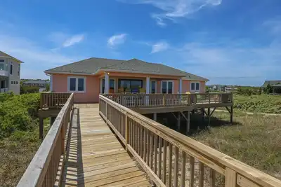 Image de Charming oceanfront 4 bed, 2 bath, dog friendly Southern Shores home