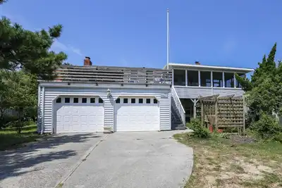 Image de Charming 5 Bed, 3 bath Southern Shores Home, 100 yards to beach