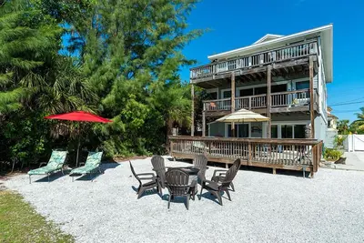Image de Siesta Key Beachfront Retreat – 3 Gulf View Condos, 6 bedrooms total