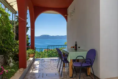 Image de Appartement de deux chambres avec la terrasse et la vue sur le mer Brist, Makarska (A-22463-a)