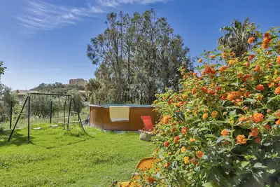 Image de Appartement refait Ă neuf, avec piscine hors-sol et grand jardin