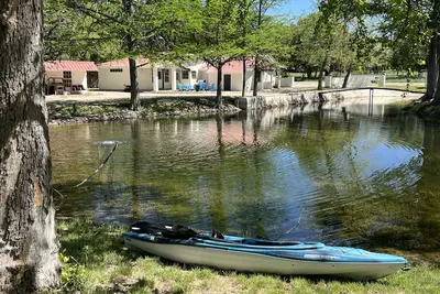 Image de 3\/2 home on 3 acres w\/ Private Guadalupe River frontage in CenterPoint Tx