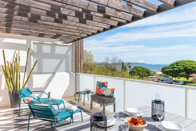 Image de Appartement 50m Plage des Salins Vue Mer Terrasse Piscine 2 Parkings 2 chambres