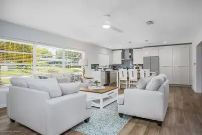 Image de Quiet Getaway: Gorgeous Modern Home Near Beach, Dog Friendly – Families/Couples Only, No Parties