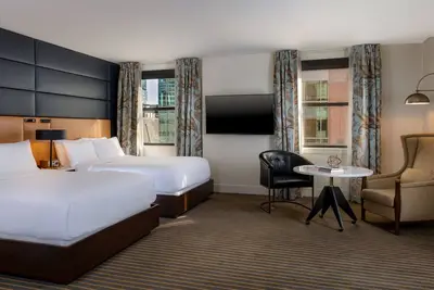 Image de Contemporary Elegance in Seattle's Heart: Boutique Rooms Downtown
