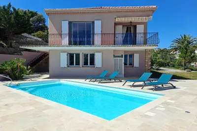 Villa 7 personnes, au calme, vue mer et piscine privée
