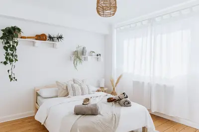 Image de Feel your feet in the sand! Boho surf home one minute walk to Fistral beach.
