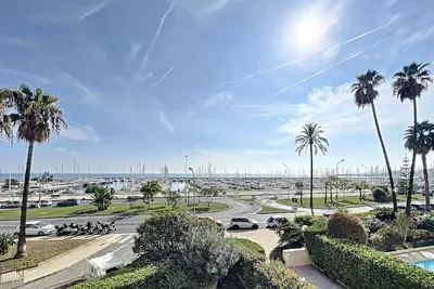 Image de Studio spacieux, climatisé avec vue mer, piscine, Wifi et parking privé à Menton