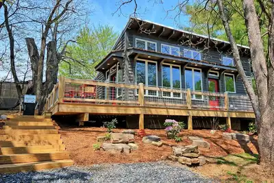 Image de Stone House Aerie-Open for Bookings! Walk downtown, Hot Tub