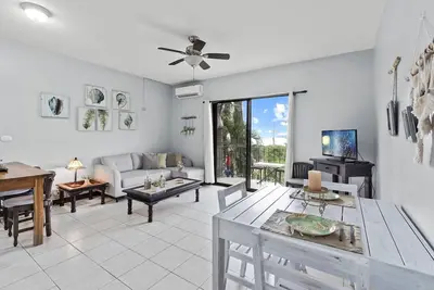 Image de This charming 1 bedroom 5 mins to beach