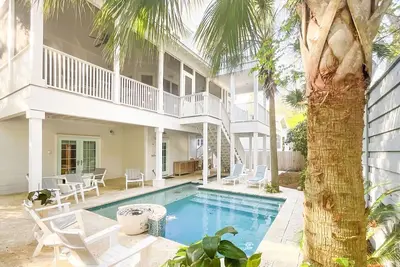 Image de Spring Break Promo! Private Pool, Gulf Views, Bikes, Steps to the Beach and Seaside!