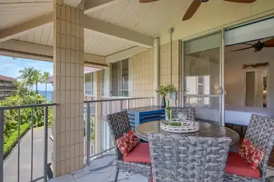 Image de Stylish renovated 2bd condo, steps from the ocean