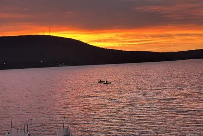 Image de Best Location, lakefront, dockslip, family friendly, safe.