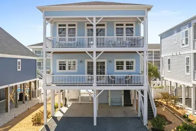 Image de Isle Be There - New for 2024. Beautiful home with Private Pool!