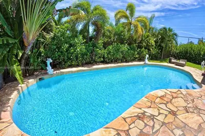 Image de Heated Pool+Ping-Pong Table! Close To Beach!