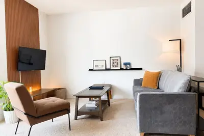 Image de Third Ward Apt Near Summerfest with Gym and Balcony | Sleeps 4