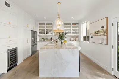 Image de Beautiful 4-bedroom house in Signal Hill with WiFi, fitness room