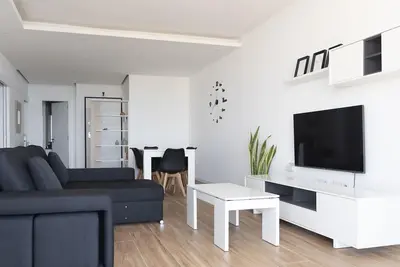 Image de 3 bdr aprt, best seaview, rooftop pool - Lcgr