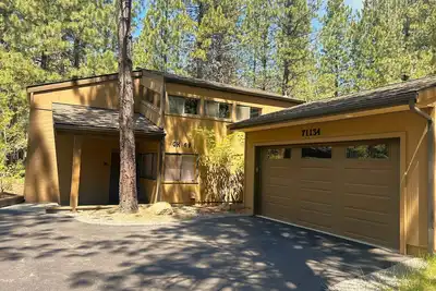 Image de 3 Bedroom, 3 Bath, 1939 Sq Ft