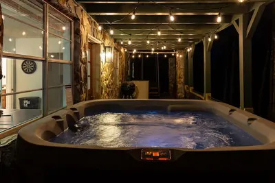 Image de Neverland Escape | Riverfront, Hot Tub & Games