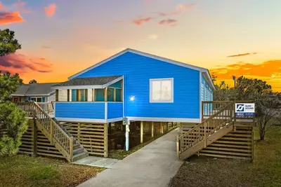 Image de Soundside - 4br, Dog Friendly Home with Hot Tub and Spacious Deck