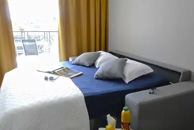 Image de Confortable appartement avec climatisation, Wifi, piscine, Tv, terrasse, animaux admis et parking