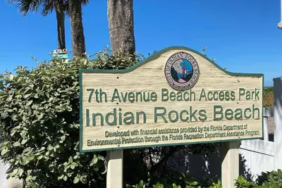 Image de Cottage by the Sea Unit A\nIndian Rocks Retreat- 3-Minute Walk to Beach- King Bed