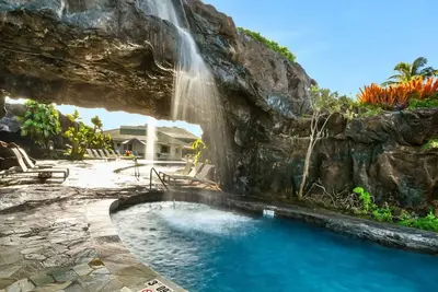 Image de Lava Lounge-Pool view/walkout access, 2 Queen Beds