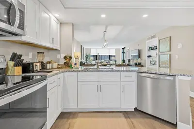 Image de Loggerhead Cay 161—a meticulously remodeled ground-level sanctuary, with. . .