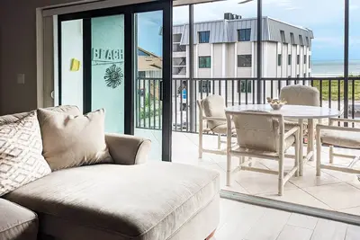 Image de Shorewood 2d: Newly Remodeled, 3-Bedroom Unit, Partial Gulf-Views!