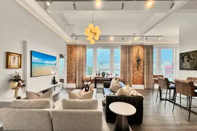 Image de Historic Loft on Palafox | Luxury Stay in the Center of It All