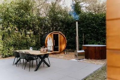 Image de Forest Lodge with Sauna and Hot Tub