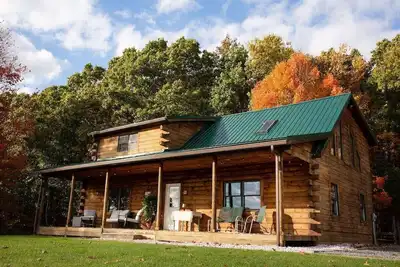 Image de Peaceful log home retreat.