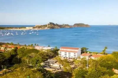 Image de New Beachfront Condo Casa ColoTico in Golden Palms