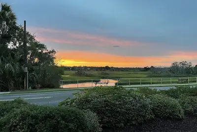 Image de Steps to the Beach and Stunning Sunsets over the Marsh from your Front Porch
