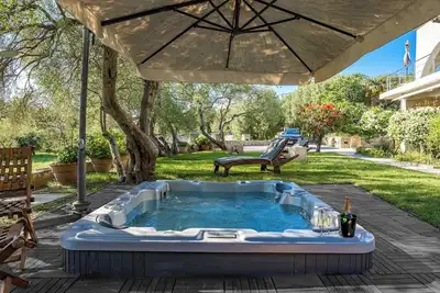Image de Magical Garden with Shared Jacuzzi - Blanka N2