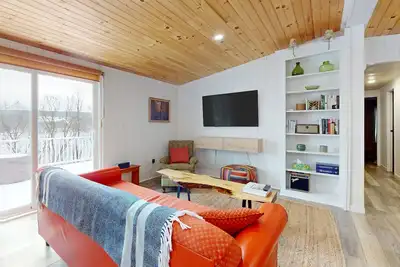 Image de Lake-view home with private water access, dock, 2 kayaks, deck, & fireplaces