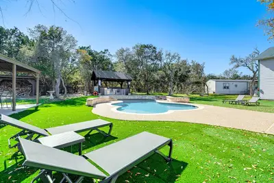 Image de Expansive Bertram Retreat w\/ Pool, on 28 Acres!