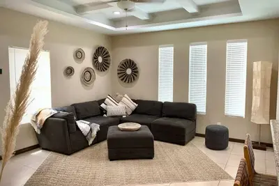 Image de ✨Modern & Spacious ✨2Bed\/2Bath With Prime Location
