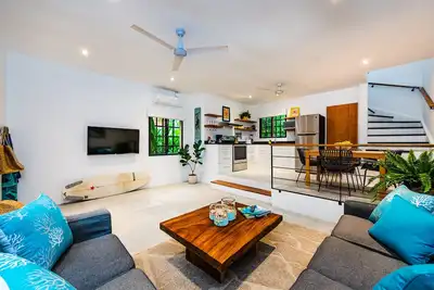 Image de Cozy 2 bedroom condo with pool, steps from the beach