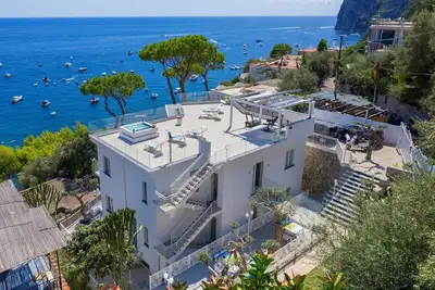 Image de Villa à Nerano avec 6 chambres à coucher, 12 couchages