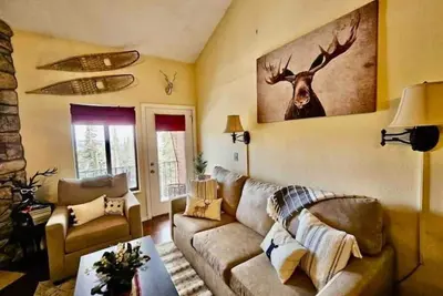Image de Luxury condo with vaulted ceilings and great views plus amenities!