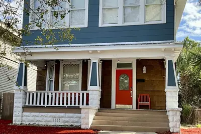 Image de Historic Home with Vintage Charm in Springfield