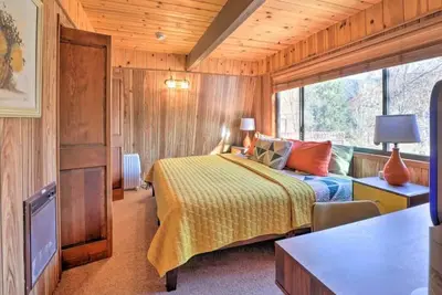 Image de Cute colorful alpine cabin with Hot Tub!