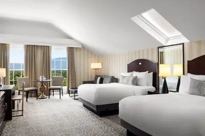 Image de Cozy Quarters | 2 Queen + Mountain View