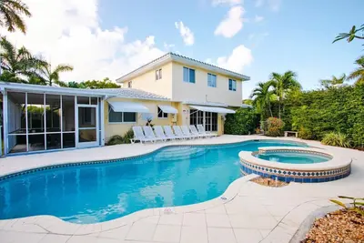 Image de First-Class Villa in Hollywood Lakes Heated Pool