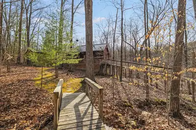 Image de Patoka Cabin Experience w Hottub
