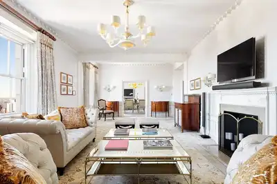 Image de Timeless Opulence at The Pierre, Overlooking Nyc's Central Park