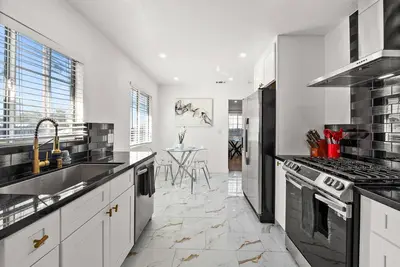 Image de Newly Renovated Home!