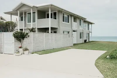 Image de Rock Salt\nLuxury 3 B/room Ocean Front Apartment -- breathtaking 270 degree view